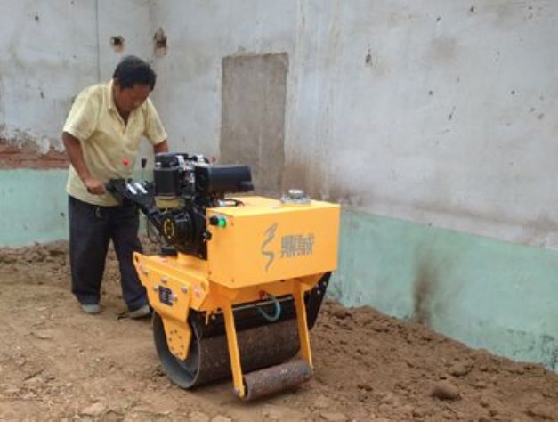 點(diǎn)擊查看詳細(xì)信息<br>標(biāo)題：手扶式單輪壓路機(jī)工作照 閱讀次數(shù)：12138