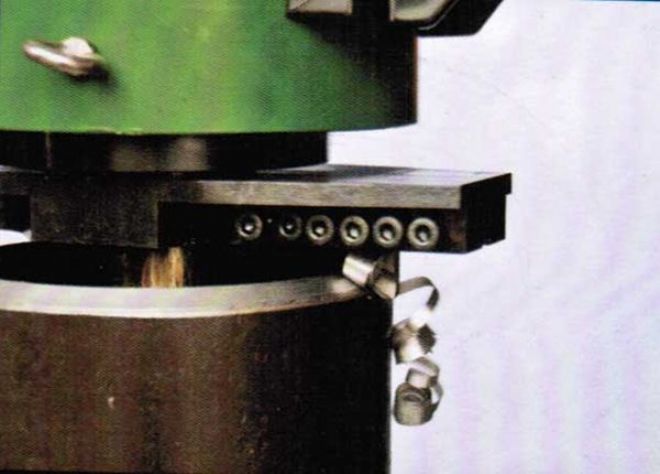 點(diǎn)擊查看詳細(xì)信息<br>標(biāo)題：管子坡口機(jī)工作照 閱讀次數(shù)：10787