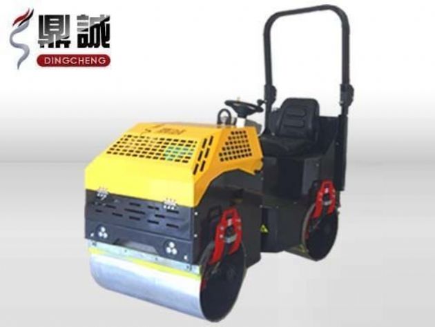 點(diǎn)擊查看詳細(xì)信息<br>標(biāo)題：1噸全液壓振動(dòng)壓路機(jī) 閱讀次數(shù)：14610